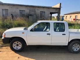 used nissan np300