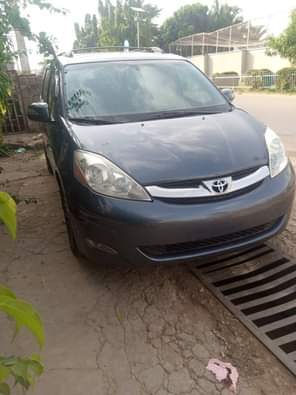A picture of Neatly Used Toyota Sienna XLE 2008 Model With Untempered Engine