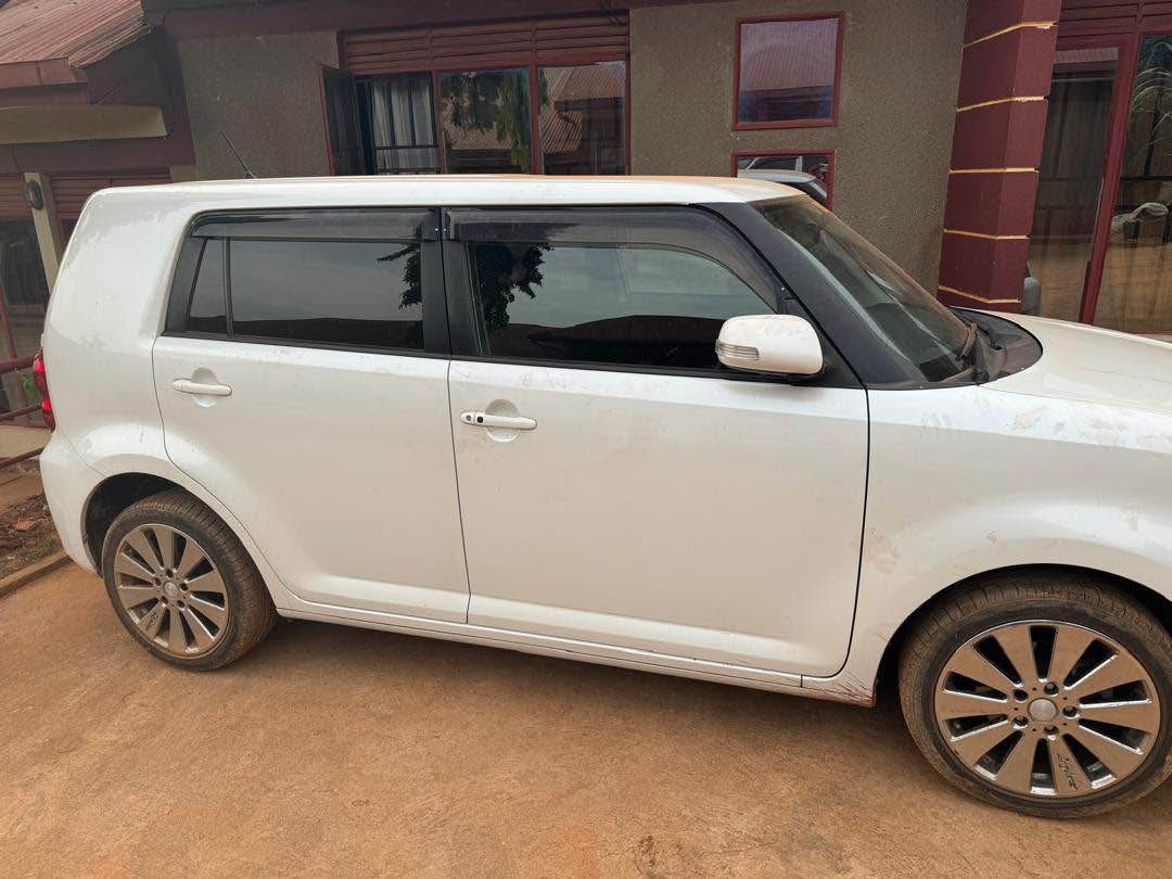 A picture of Toyota rumion call 0755579127