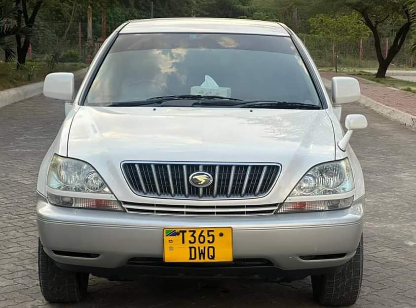 A picture of TOYOTA HARRIER OLD