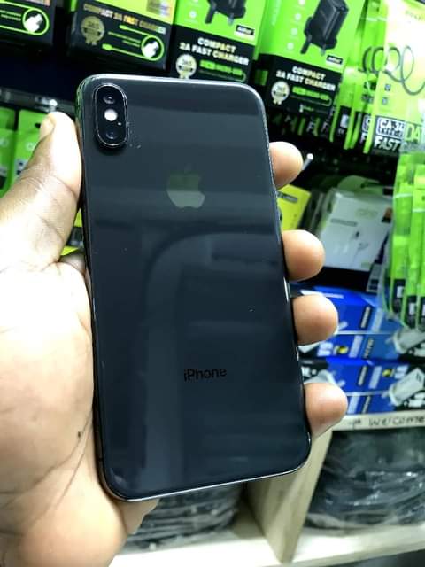 A picture of IPHONE X MPYAA 256GB