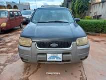 A picture of Neat and sound Ford escape XLT