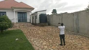 A picture of House with boysquaters