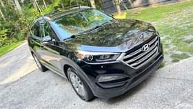 A picture of 2017 Hyundai Tucson SE Plus Sport Utility 4D