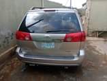 A picture of Toyota sienna 2009 100 first body