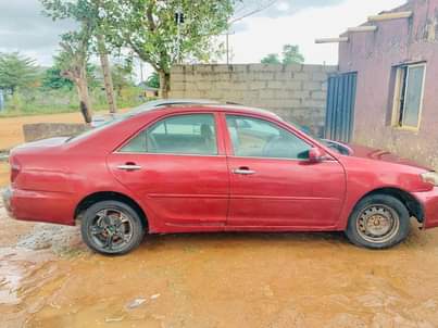 A picture of TOYOTA CAMRY 04 settlement 100k location ikorodu ac need need