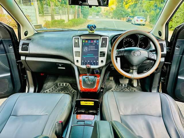 A picture of TOYOTA HARRIER