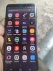 A picture of Samsung s8 ina krek kidogo kwenye mfuniko inatumika vizur tu
