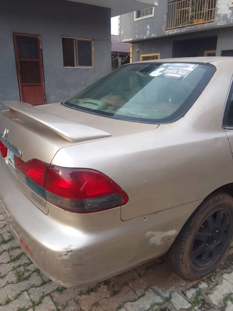 A picture of Honda Accord 2002 model in perfect condition engine and gear