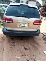 A picture of 2003 Toyota Sinenna