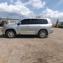 A picture of LANDCRUISER V8
