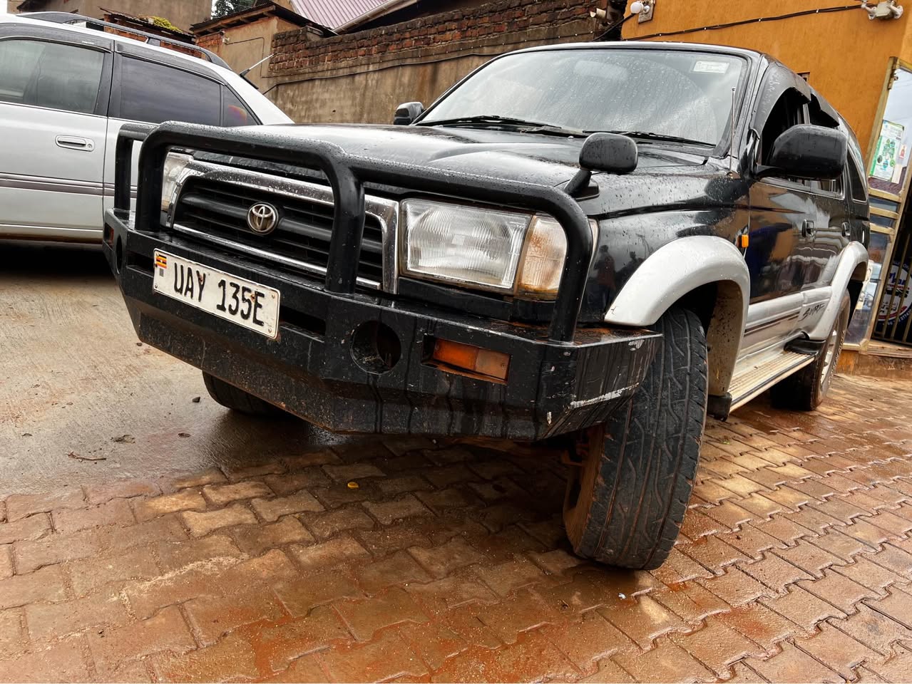A picture of HILUX SURF 14m 0759317866