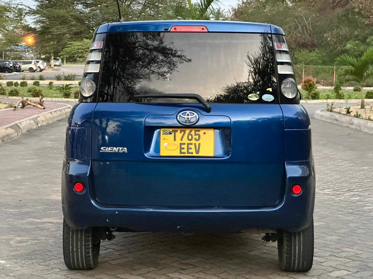 A picture of TOYOTA SIENTA