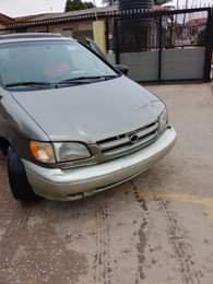 A picture of Toyota sienna Engine Gear AC Interior Clean exterior Buy and