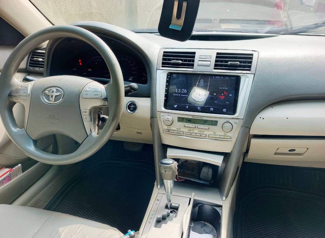 A picture of 011 Toyota camry