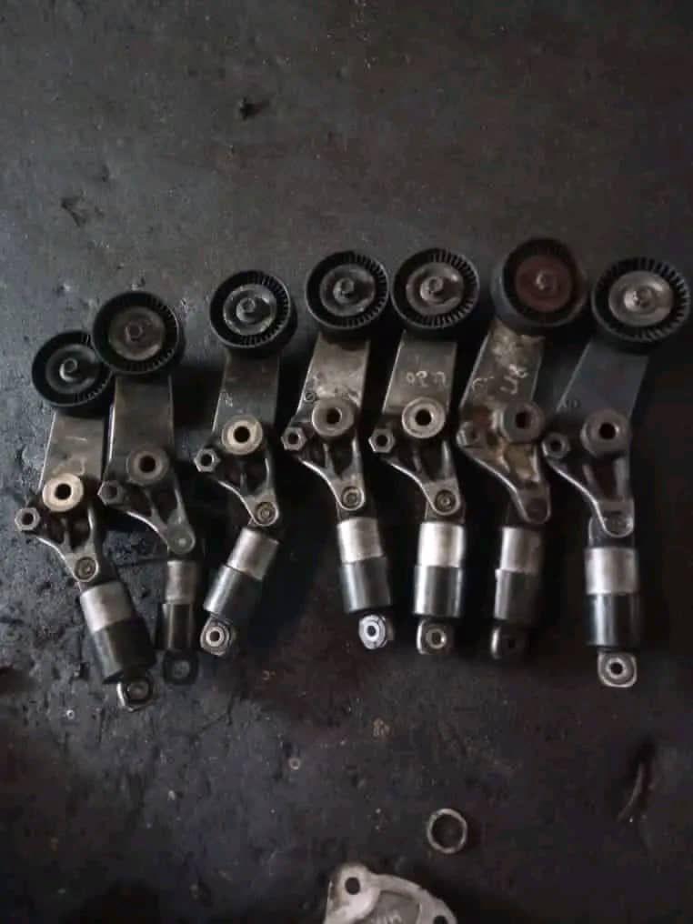 A picture of Toyota engine operators top cylinder and blocks
