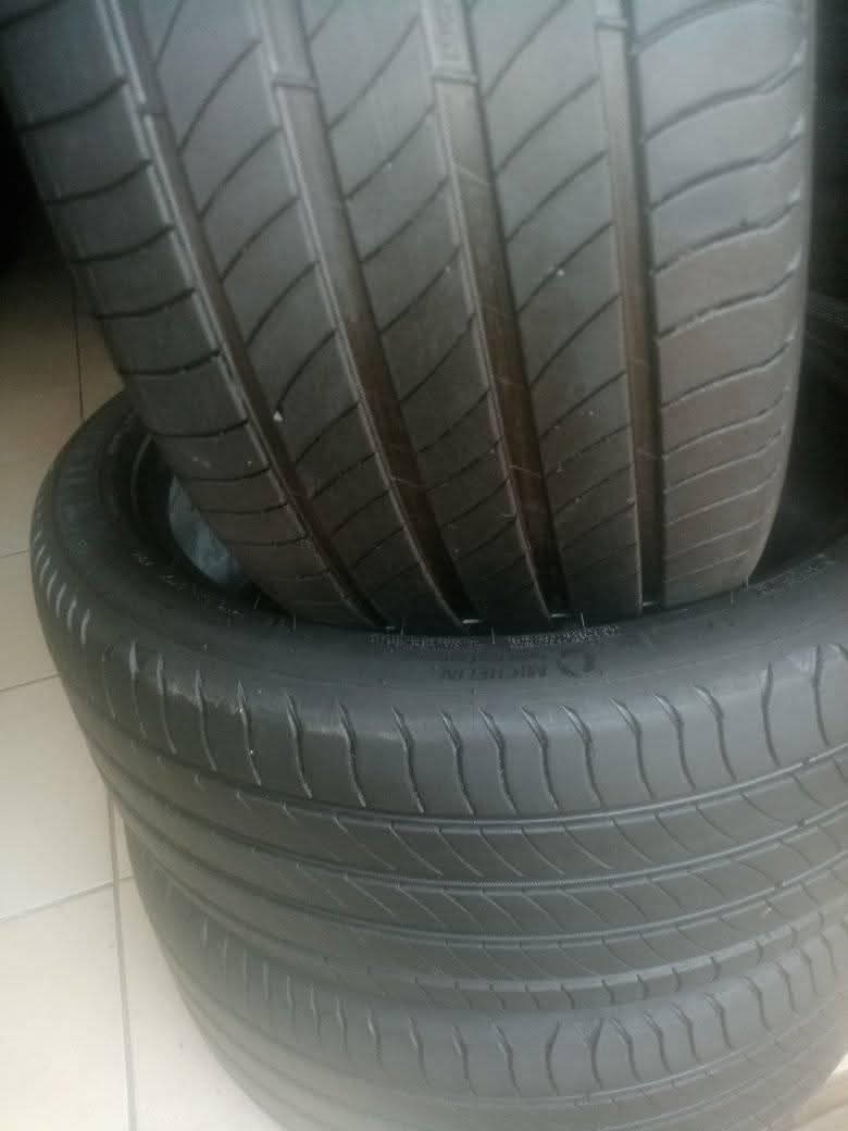 A picture of Tyres 245 40R20 Michelin 