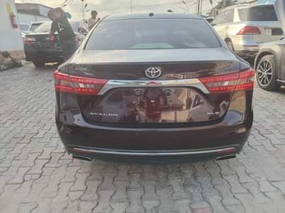 A picture of Toyota Avalon 2016