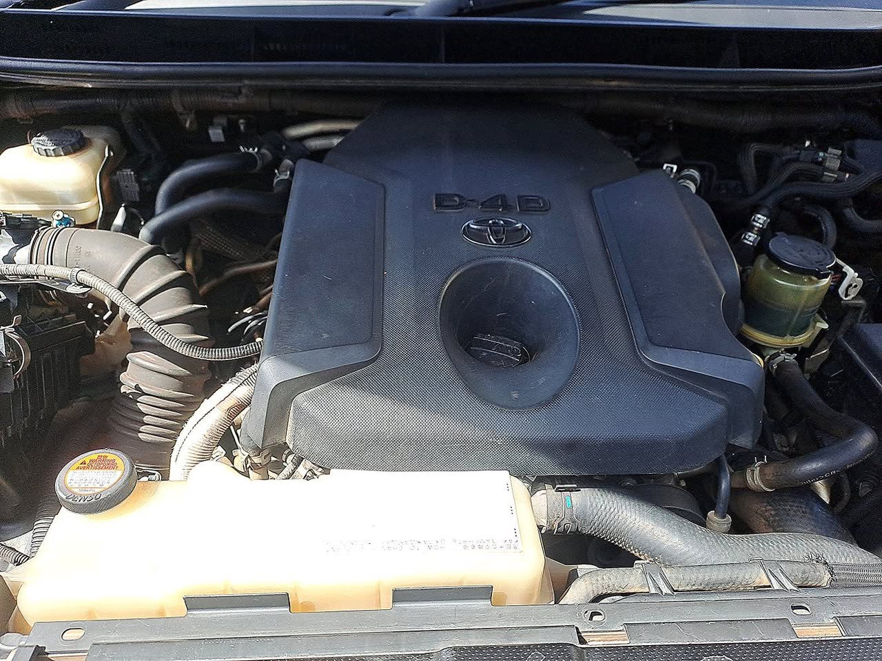 A picture of Prado VXL Diesel Engine Call O703273550