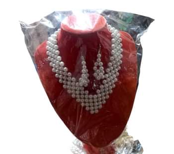 A picture of Beads necklaces