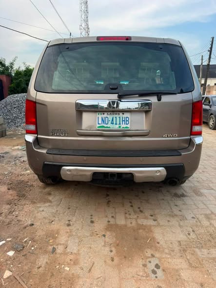 A picture of Honda Pilot 2011