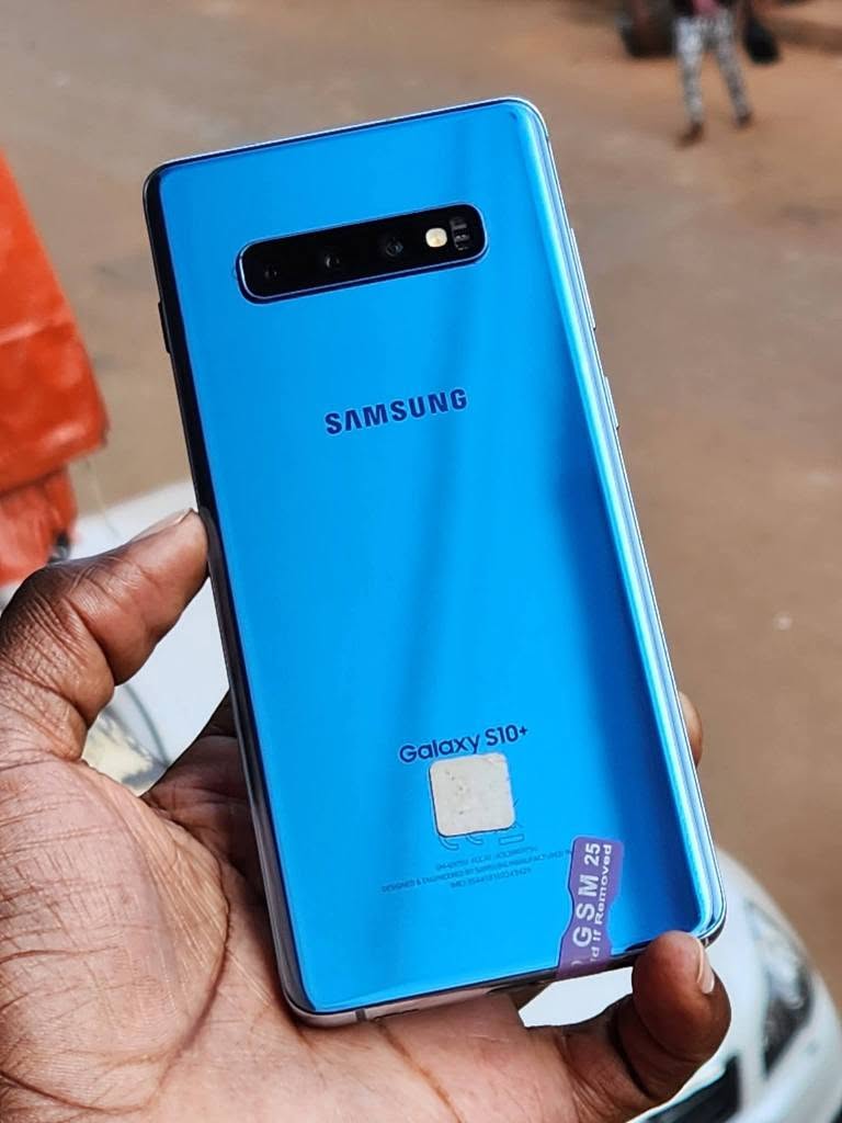 A picture of S10 plus at 150k full payment 128gb