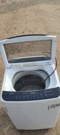 A picture of LG automatic washing machine