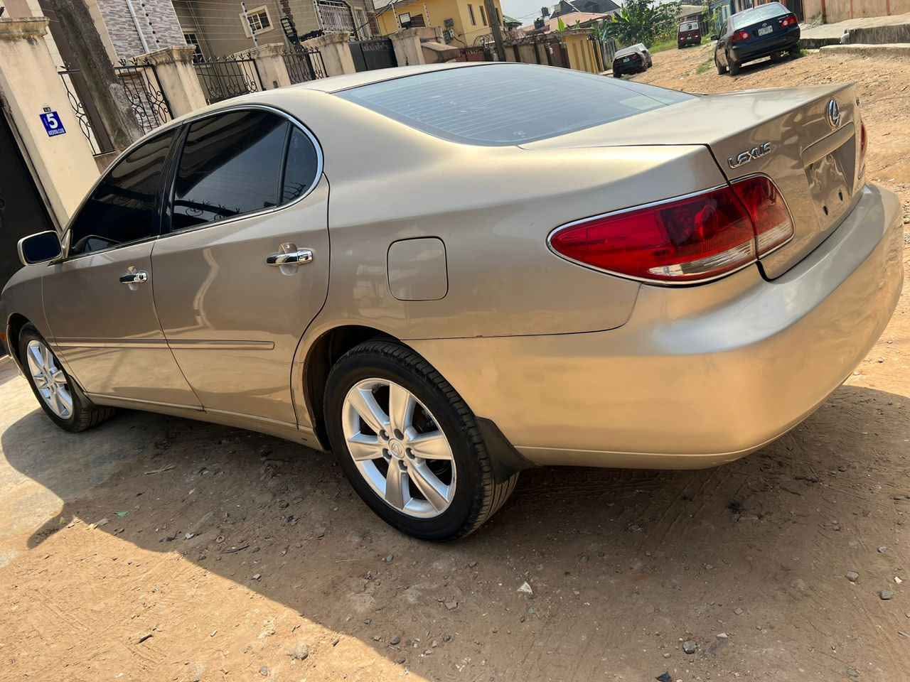 A picture of LEXUS ES330 2006 MODEL