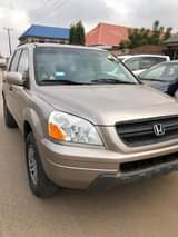 A picture of Honda pilot 2004