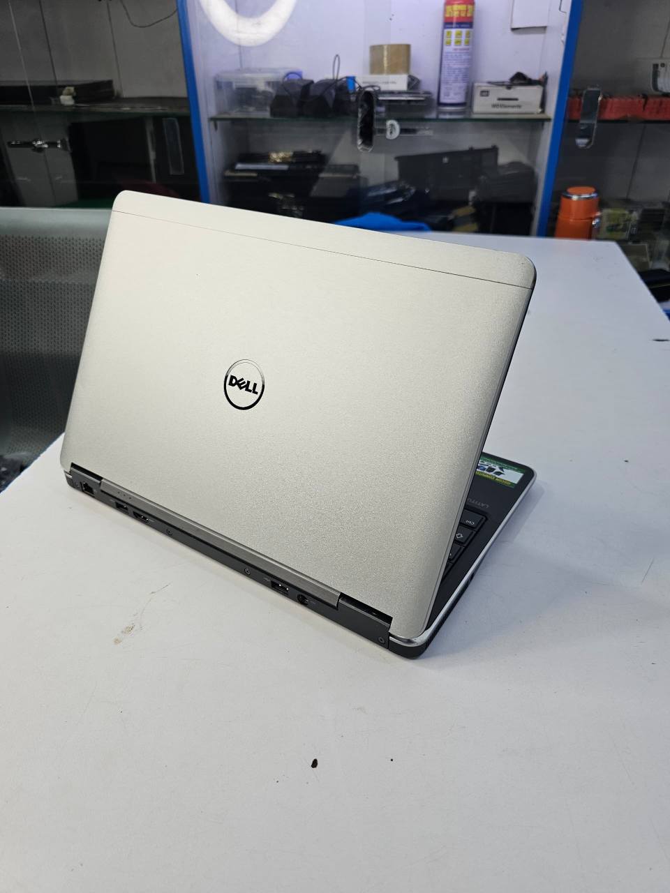 A picture of Dell latitude 7240