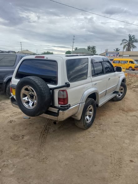 A picture of Toyota Hilux Surf