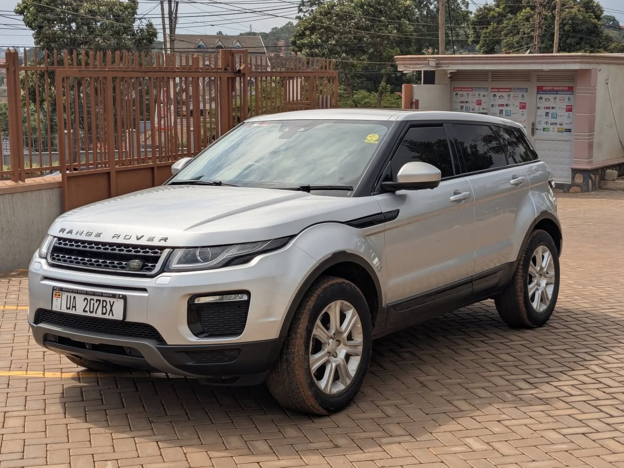 A picture of RANGE ROVER E VOGUE