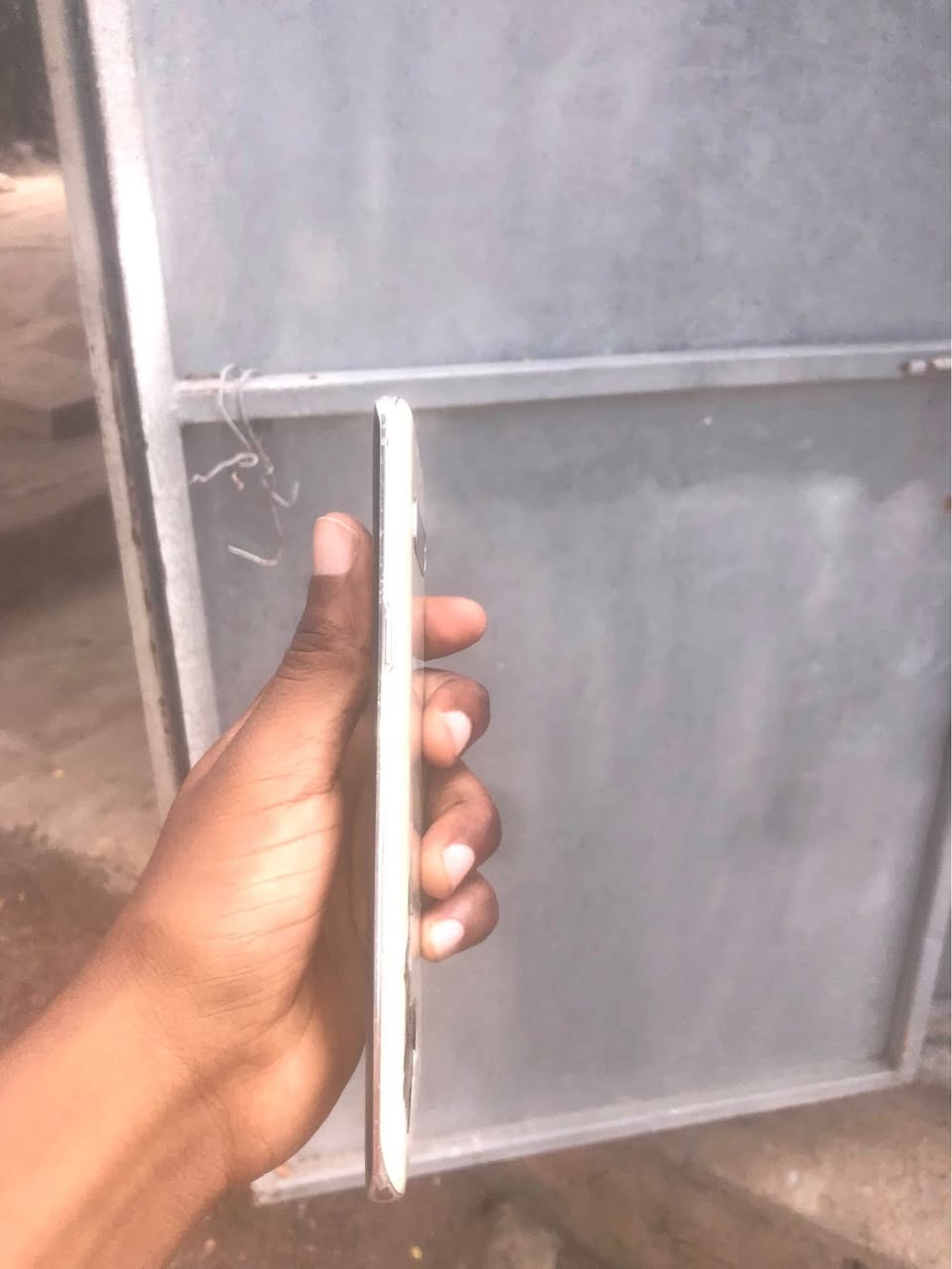 A picture of Samsung s10 