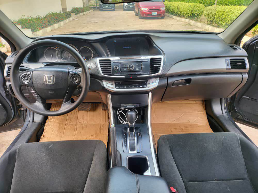 A picture of Honda Accord 2014