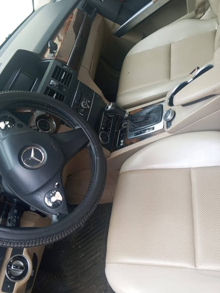 A picture of Distress Registered Benz glk 2011 model Engine smoking gear Ac