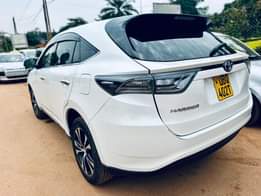 A picture of Toyota harrier 2015 model 2000cc 75 million Call 0757953488