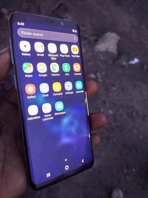 A picture of Samsung s9 mpyaa creck haina madhara