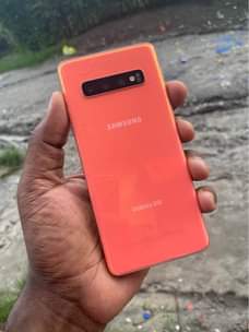 A picture of Samsung s10