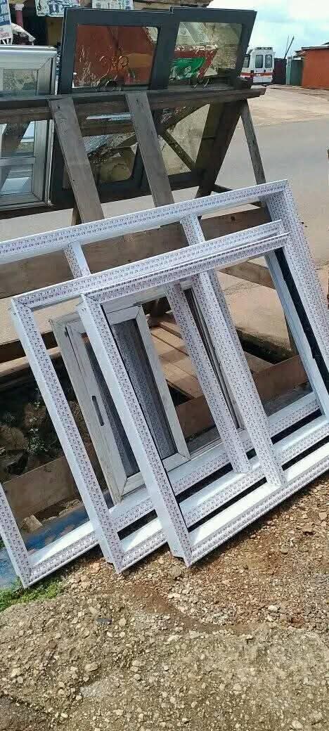 A picture of Aluminum window glass