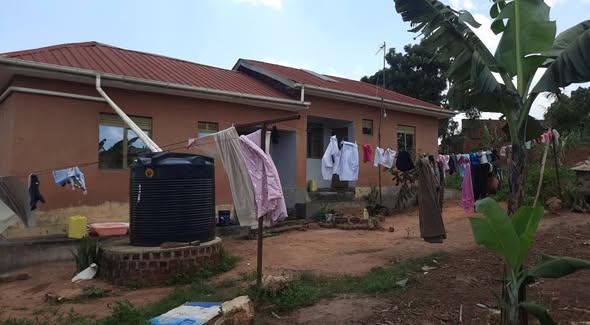 houses nansana
