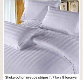 A picture of Shuka nyeupe zenye stipes ukubwa ft 7 kwa 8 foronya