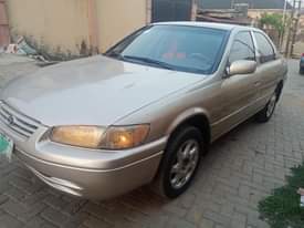 A picture of 2000 Toyota Camry