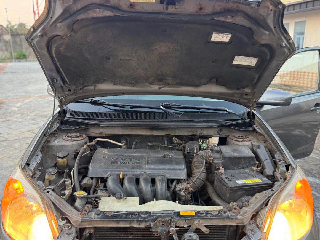 A picture of Toyota Matrix 04 sharp