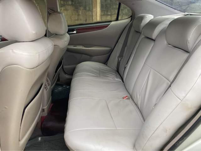 A picture of Lexus es330 2002 model