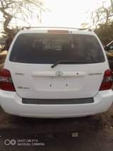 A picture of 2005 Toyota Highlander 06 model