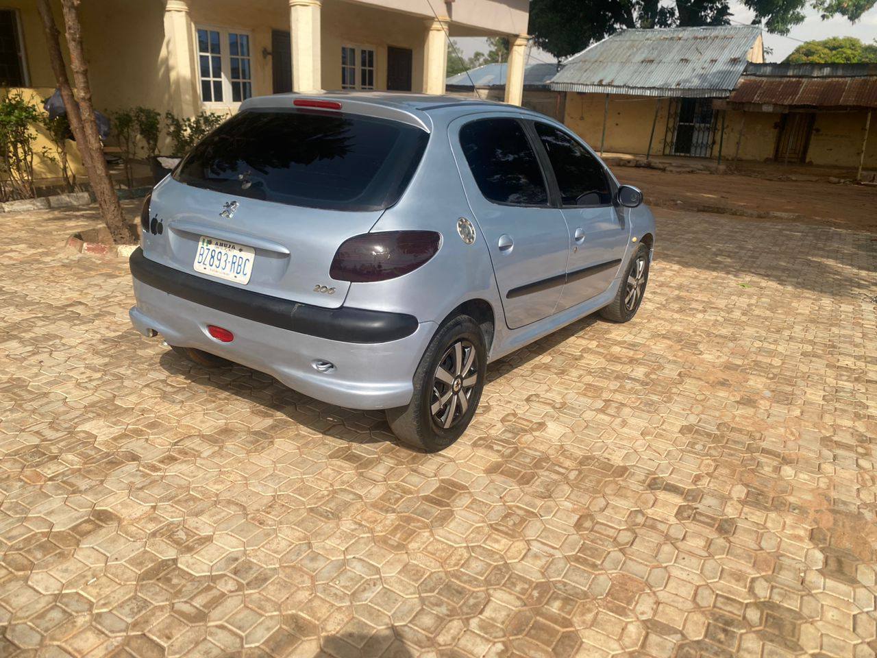 A picture of Sari sari extremely clean 206 untempered engine with chilling AC