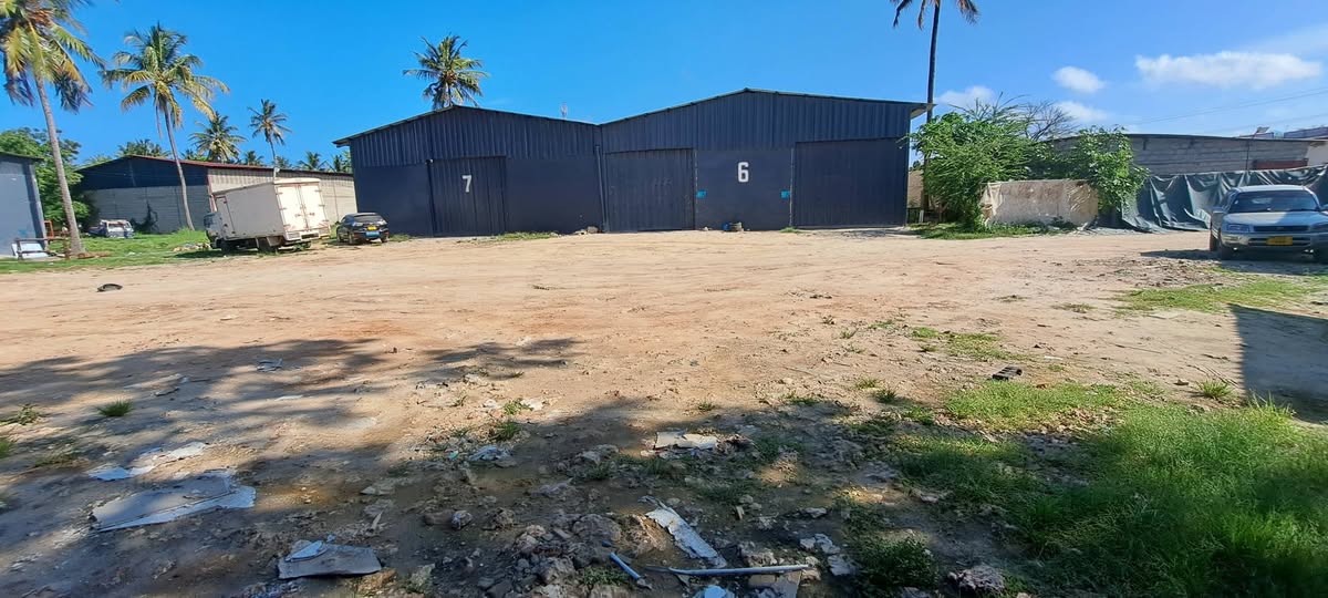 A picture of WAREHOUSE FOR RENT AT KAWE