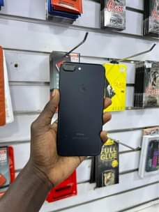 A picture of iPhone 7 Plus 128gb battery 100 fingerprint working good as