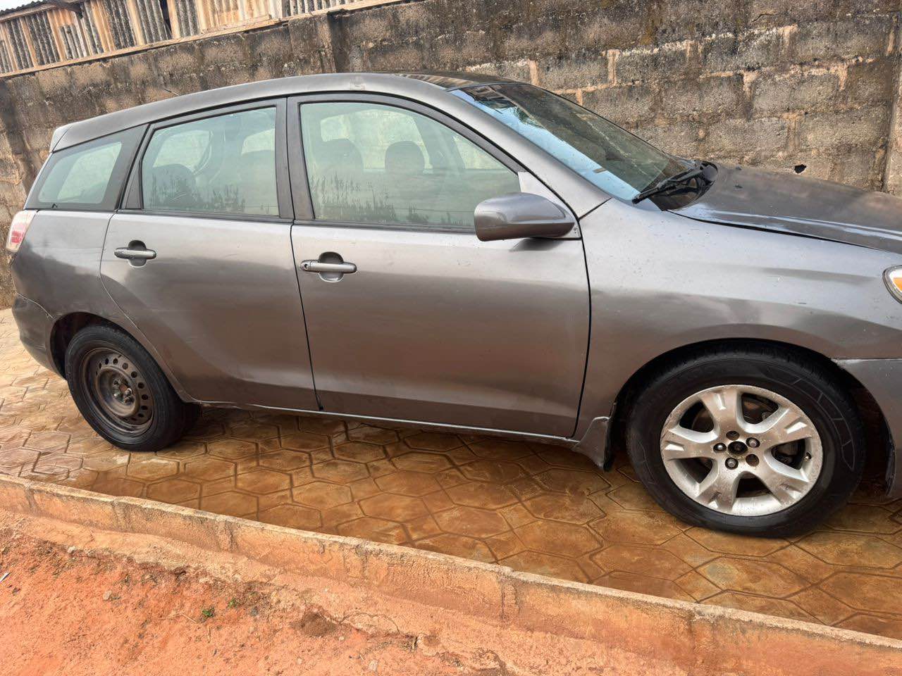 A picture of Toyota matrix 05