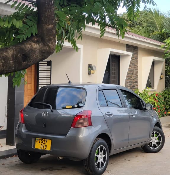 A picture of VITZ NEW MODEL 9 5MIL 0655 422 289